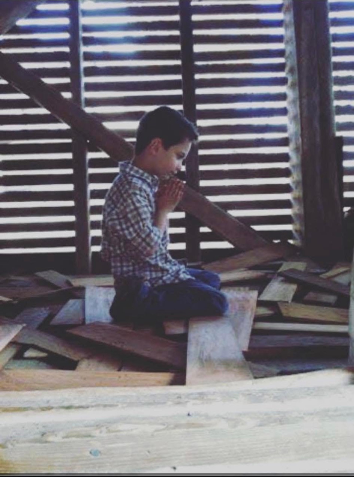 image of little boy praying